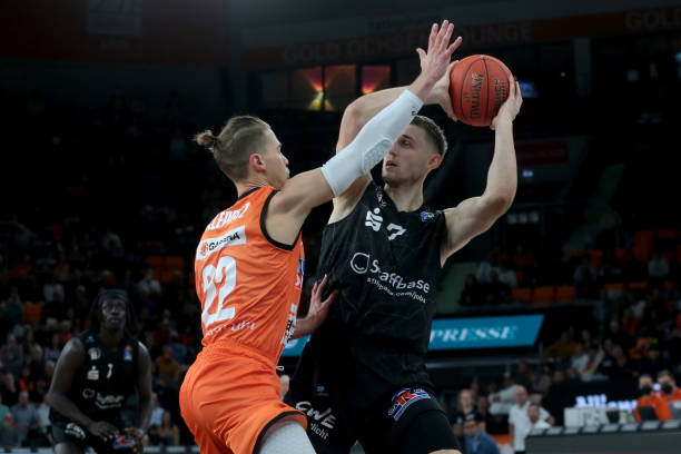 年龄争议 年龄争议